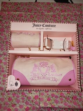 Juicy Couture Heritage Barrel Bag Boxed Gift Set Powder Blush
